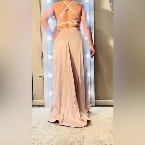 Beautiful woman’s dress! For weddings, prom, or cocktail, good condition. - Picture 1 of 5